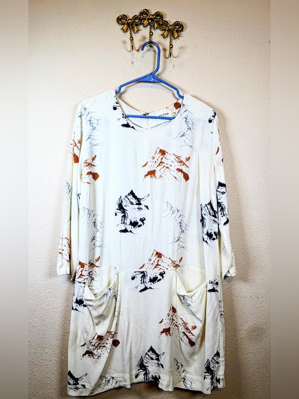 Nice Things Cream Shift Dress w/Mountain-Print Dress-Oversized Pockets. Size 12